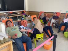 Antusias masyarakat mengikuti donor darah dan tes kesehatan dalam rangka HUT Suka Fajar ke 49