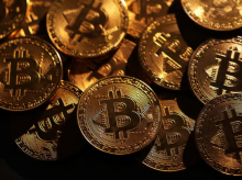 Representasi mata uang kripto Bitcoin terlihat dalam ilustrasi yang diambil pada 25 November 2024 /Reuters