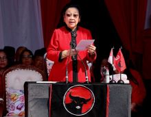 Absen di Istana, Megawati Terisak Pimpin Upacara HUT ke-80 RI di Depan Kader PDIP. (X/Foto)