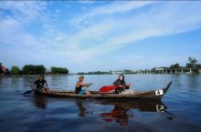 Tutup Lomba Dayung Tradisional, Bupati Afni Nostalgia Menyebrangi Sungai Siak dengan Sampan
