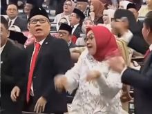 Anggota DPR berjoget. Sumber: Internet