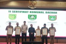 Bupati Kasmarni Terima dua Sertifikat KIK dari Kementerian Hukum RI