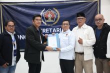 Opini : PWI, Fitnah dan Pertarungan Hendry Ch Bangun vs Akhmad Munir