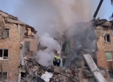 Rumah-rumah rusak setelah Rusia melancarkan serangan pesawat nirawak dan rudal semalam di ibu kota Ukraina, Kyiv /X-@ZelenskyyUa