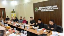 Bapemperda Gelar rapat Finalisasi Ranperda Perubahan atas Perda No 8 Tahun 2013