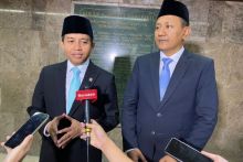 Raja Juli Ikut Candaan Ijazah Usai Pidato Sertijab Wamenhut: Kalau Enggak Salah Ada Presiden Alumni UGM juga ya, Mantan Dekan Ketawa. (Tangkapan Layar)
