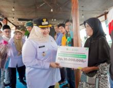 Bupati Bengkalis Kunjungi Korban Kebakaran di Bukit Batu dan Serahkan Bantuan