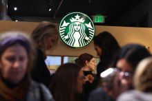 Starbucks Tutup Gerai dan PHK Massal, Restrukturisasi Rp16,8 Triliun Dimulai. 