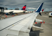 Pesawat Delta bertabrakan di bandara LaGuardia New York /net