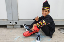 Dika Penari Jalur Kuansing Ketemu dan Dapat Sepatu Marc Marquez. (Tangkapan Layar)