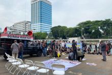 Mahasiswa UI Demo Depan DPR Tuntut Mahasiswa yang Ditahan Dibebaskan. (Tangkapan Layar)