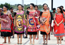 Raja Afrika memasuki UEA dengan mewah, dengan 15 istri, 100 pelayan, dan 30 anak/ Facebook