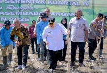 Swasembada Pangan 2025, Bupati Kasmarni Tanam Jagung Serentak Kuartal IV Bersama Gubernur dan Kapolda Riau