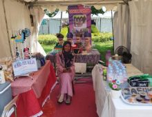 Yessi Heriyani, perajin rajutan asal Pelalawan yang menjadi mitra bina Community Development RAPP.