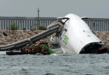 Dua orang tewas setelah pesawat kargo Emirates tergelincir dari landasan pacu di bandara Hong Kong/ X