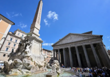Pemandangan Pantheon pada 3 Juli 2023 di Roma. Mulai hari ini, kunjungan ke situs budaya yang paling banyak dikunjungi di Italia dengan 9 juta pengunjung per tahun ini dikenakan biaya dan harga tiketnya 5 euro, tetapi tetap gratis bagi penduduk Roma/ AFP