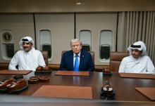 Presiden AS Donald Trump bersama Emir Qatar Tamim bin Hamad Al Thani dan Perdana Menteri Mohammed bin Abdulrahman bin Jassim Al Thani/ AFP