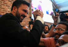 Zohran Mamdani di rapat umum/ Reuters