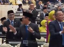 DPR tengah berjoget. Sumber: Internet