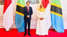 Presiden Tanzania Samia Suhulu Hassan saat Disambut oleh Mantan Presiden ke-7 RI Joko Widodo. (Tangkapan Layar)