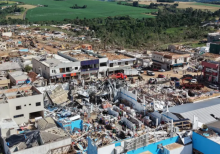 Pemandangan udara menunjukkan kehancuran setelah tornado menghantam kota Rio Bonito do Iguacu/ AFP
