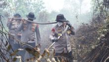 Wakapolda Riau Pimpin Operasi Pemadaman Karhutla Kampar, 3 Hektare Lahan Hangus Terbakar. (Foto: Dokumen Polda Riau)