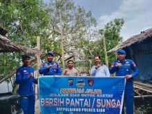 Satpolairud Polres Siak Hadirkan “JALUR” di Pesisir: Klinik Terapung, Kapal Baca, dan Aksi Bersih Sungai Wujud Polisi Humanis