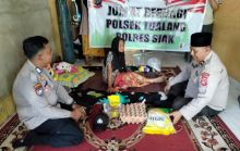 Jumat Berkah di Tualang: Polisi Datang Membawa Harapan untuk Lansia Penderita Gagal Ginjal