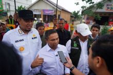 Gubri Abdul Wahid tinjau perbaikan jalan di Inhu 