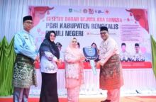 Direktur RSUD Bengkalis Serahkan Ambulance Untuk Donor Darah Keliling