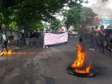 Demo Tolak KUHAP Baru di DPRD Sulsel Berujung Ricuh. 