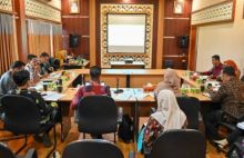Staf Ahli Bidang SDM Rapat Struktur Organisasi UPTD Diskes