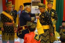 Gubernur Riau (Gubri), Abdul Wahid resmi menyandang gelar adat Datuk Seri Setia Amanah yang ditabalkan oleh Lembaga Adat Melayu (LAM) Riau.