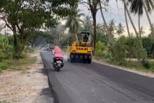 Perbaikan jalan di Meranti