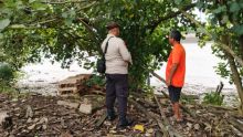 Pantau Debit Sungai, Polsek Tualang Perkuat Kesiapsiagaan Banjir Bersama Warga