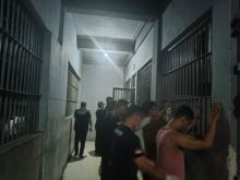 Wujud Lingkungan Didalam Lapas Aman, Kalapas dan Anggota Gelar Razia Kamar Hunian