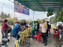 Unik, Donasi Bencana Sumatera di Tualang Lewat Cukur Rambut Seikhlasnya