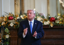 Presiden AS Donald Trump bertepuk tangan saat resepsi Hanukkah di Ruang Timur Gedung Putih di Washington, DC, pada 16 Desember 2025/ AFP