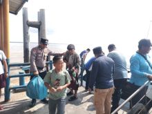 Pengamanan Ketat Natal 2025, Polisi Lakukan Patroli Jalan Kaki di Pelabuhan Tanjung Buton