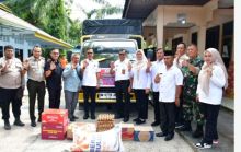 Pemkab Bengkalis Serahkan Bantuan Tiga Desa Terdampak Banjir