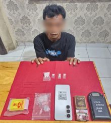 Rumah Kontrakan Jadi Sarang Narkoba, Bandar Sabu Dibekuk di Tualang
