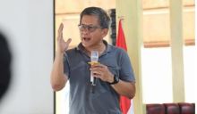 Rocky Gerung Nilai Sikap Jokowi soal Ijazah Picu Kecurigaan dan Polemik Demokrasi. (Tangkapan Layar Polres Kupang)