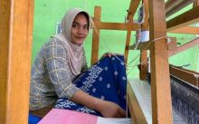 Rumah Tenun Pulau Payung Jadi Penggerak Ekonomi Masyarakat di Pelalawan