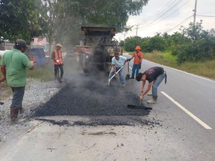 Tingkatkan Kenyamanan Pengendara, Tiga Ruas Jalan Strategis di Siak Diperbaiki
