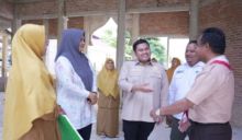 Ketua DPRD Bengkalis Serahkan Bantuan CSR PT BLJ Untuk Mushala SMA Negeri 9 Mandau